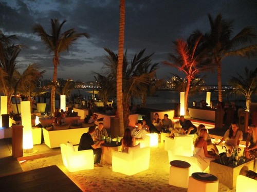 Uptown bar in Dubai - Image by traveljunction.com